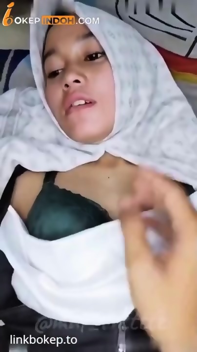 Bokep Viral Jilbab Lagi Jalan Jalan Ama Ayang Tiba Tiba S4nge Munta Di Sefongin Di Toilet Umum