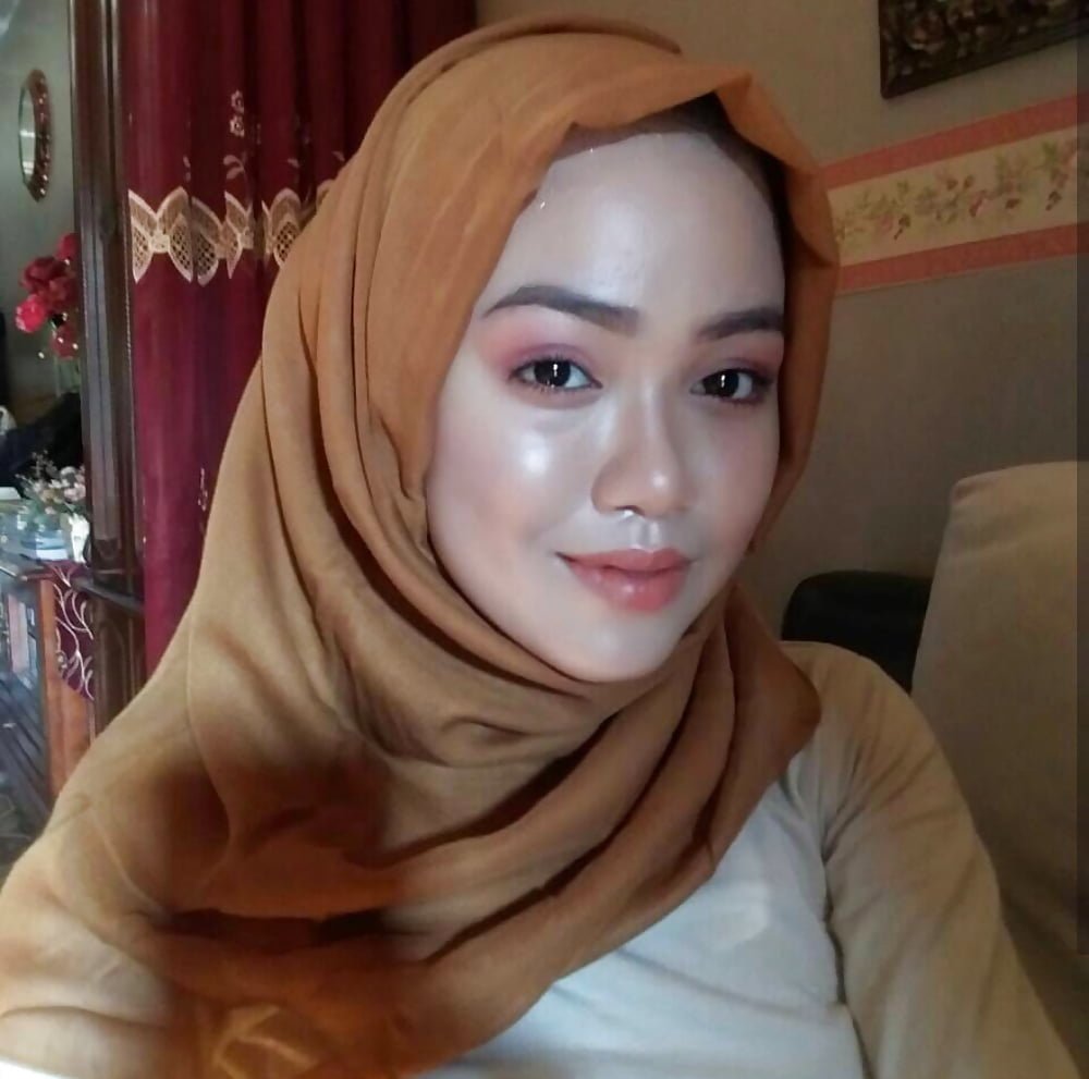 2025 Viral Ukhti Hijab Pakai Rok Pendek, Apa Kata Netizen?