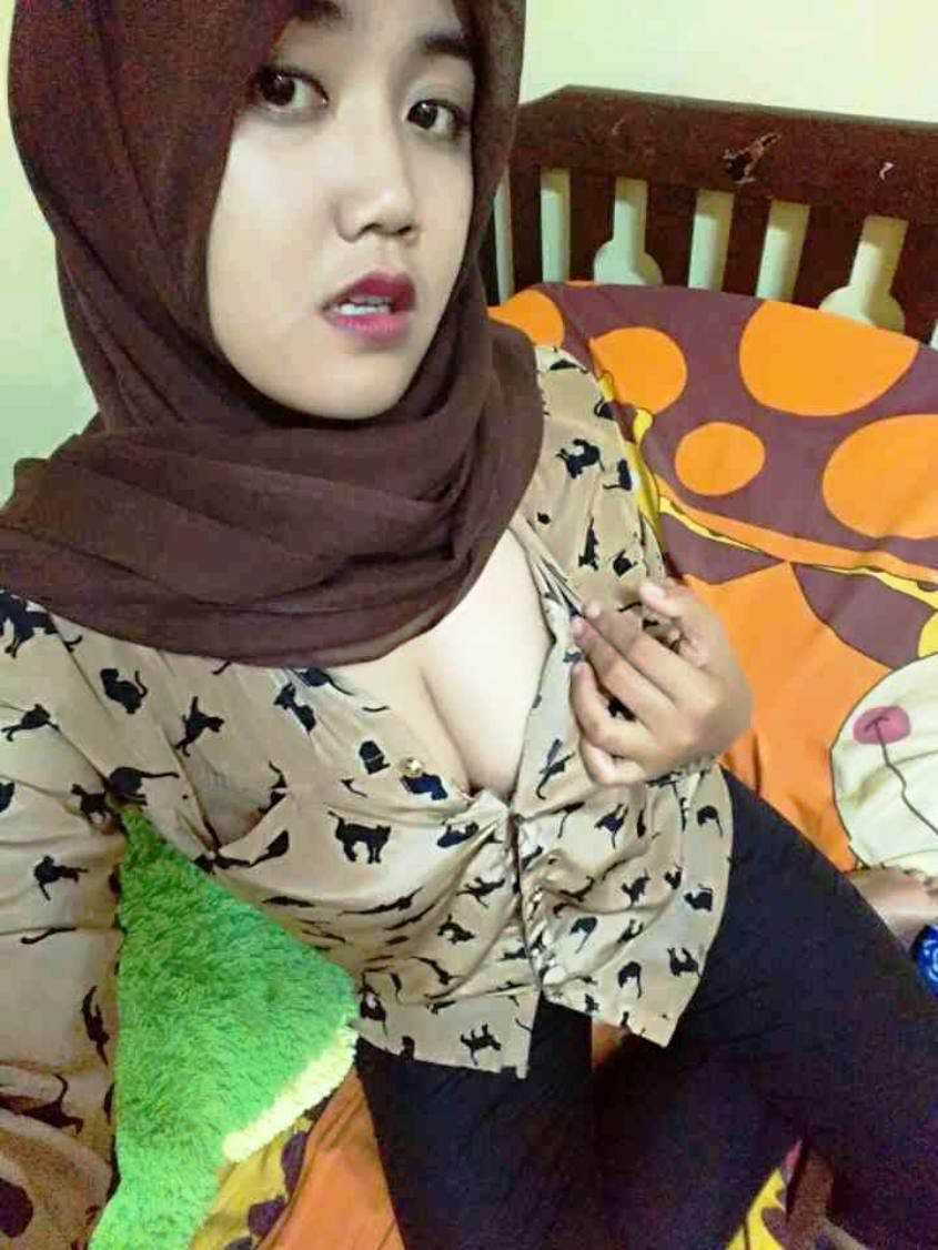 Viral ABG !!!Cewek Hijab Hanya Memakai Bra Top Global 2026